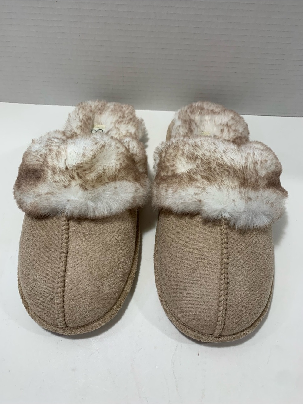 Cozy Women’s Faux-Suede Slippers with Faux-Fur Cuff - Beige (Never Worn)